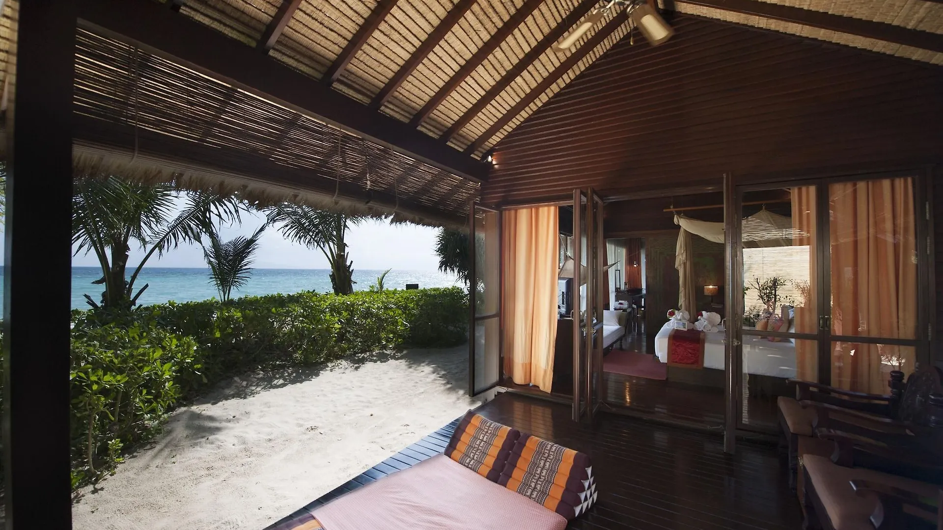 Zeavola Resort Phi Phi Adaları 5*,